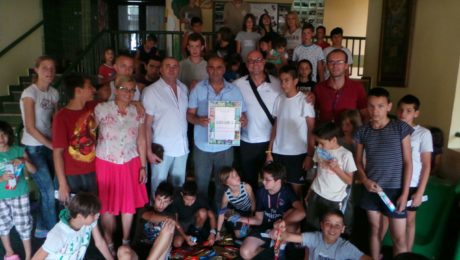 Dr. Sieper besucht Kinder in Sarajevo.