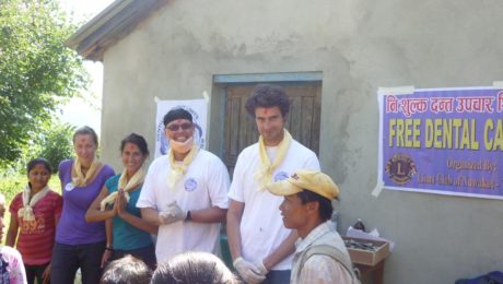 Dr. med. dent. Achim Sieper bei einem Charity Event in Unna in Nepal.