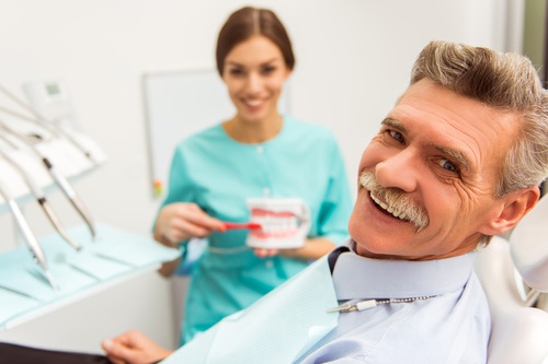 Implantate von ALL DENTE für lebenslange feste Zähne.