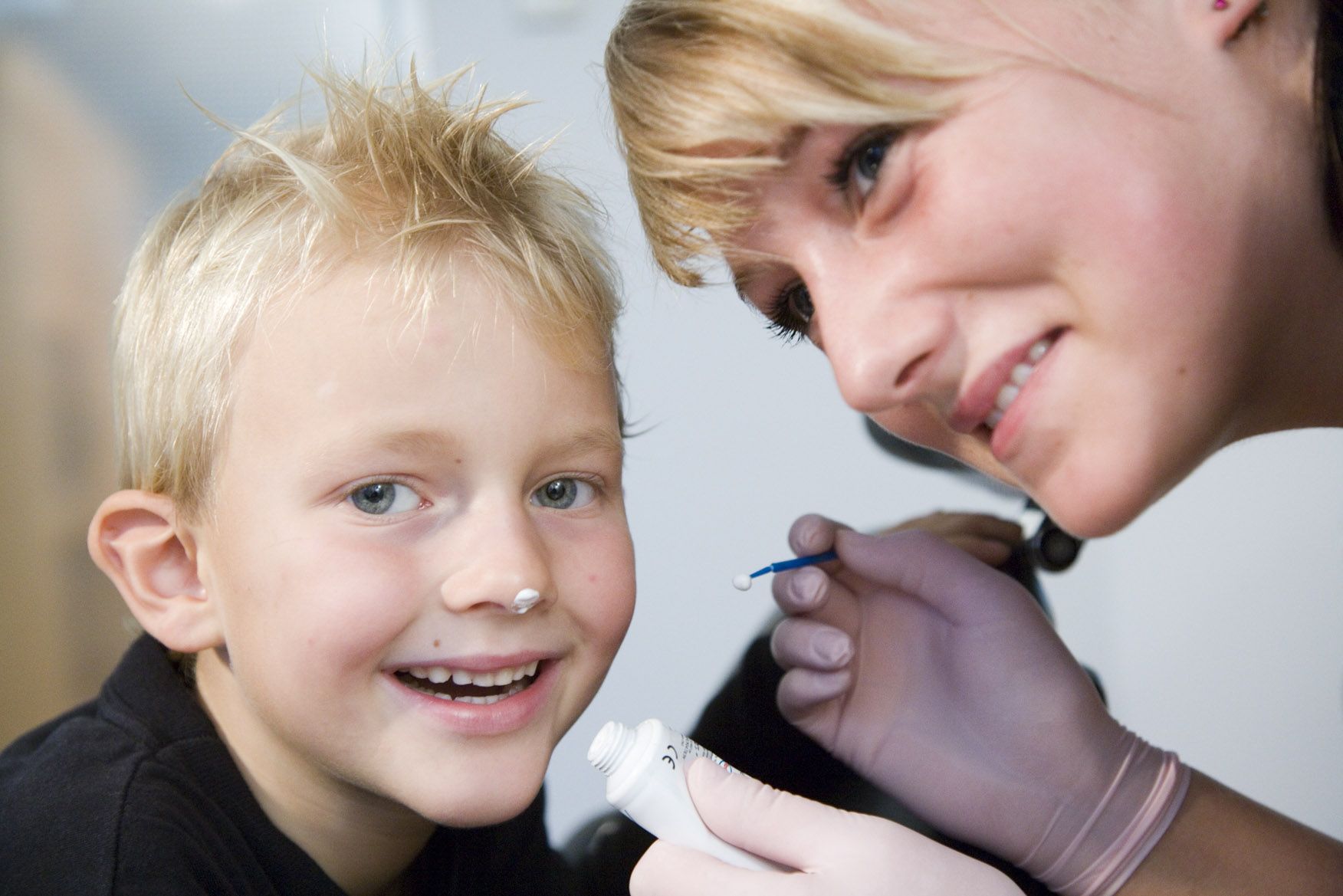 Als Kinderzahnarzt ist ALL DENTE auf die Kinderzahnheilkunde spezialisiert.